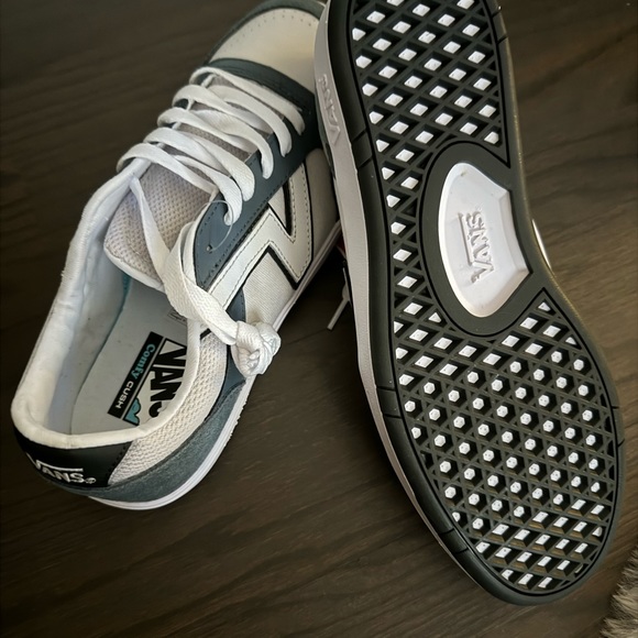 Vans size 11 new - Picture 3 of 5